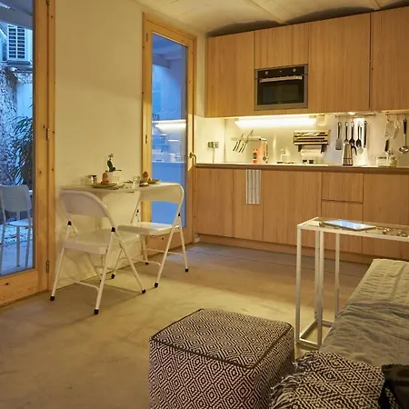 Luxury 1br With Patio Near The Apartment Barcelona